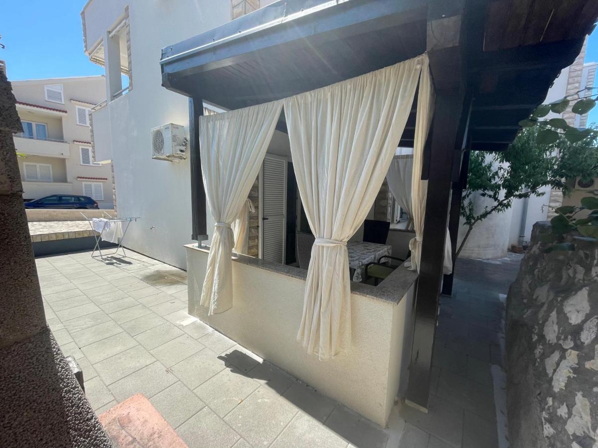 Apartament Melani*** Novalja Zewnętrze zdjęcie